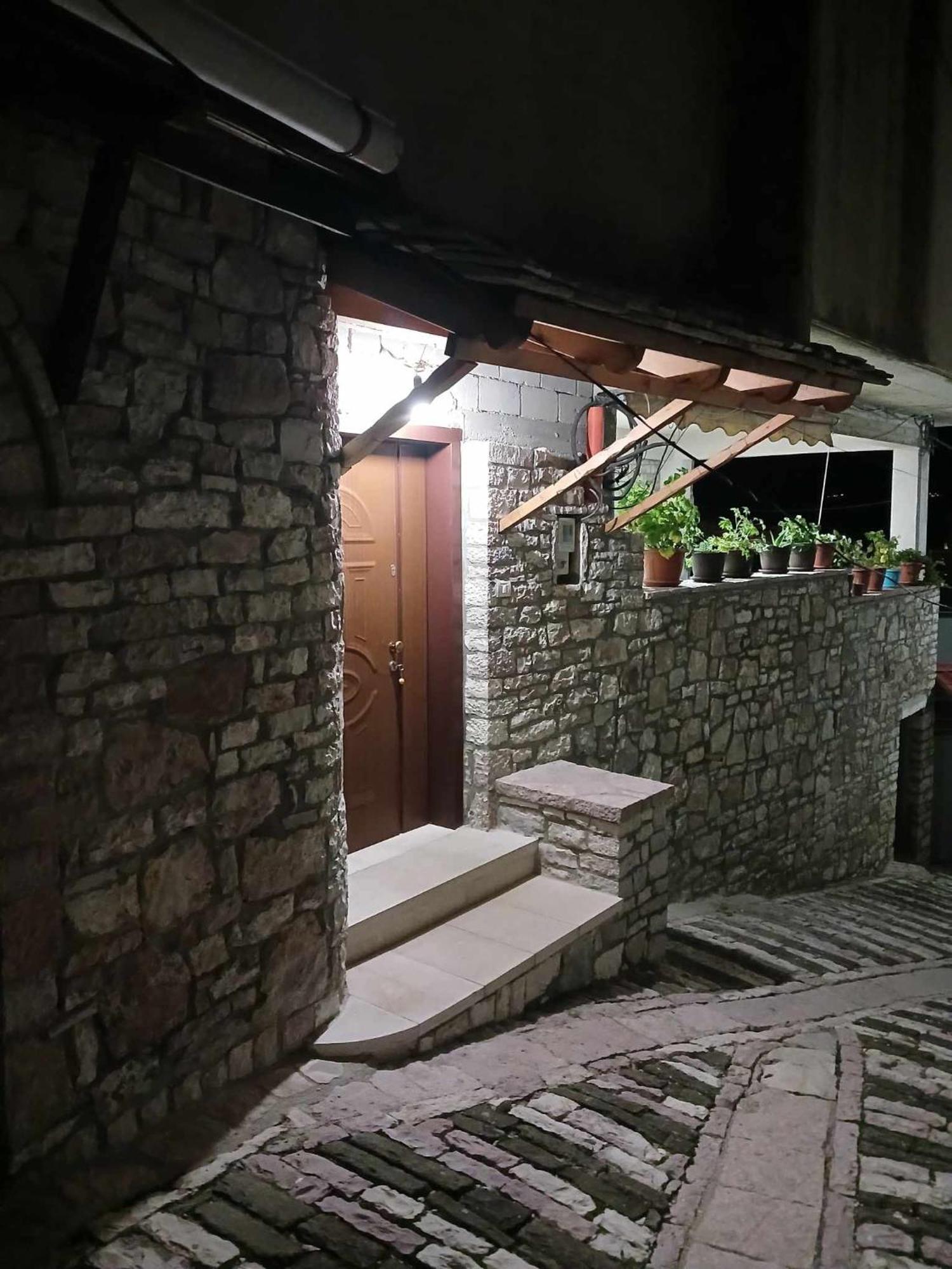 Eniguesthouse Gjirokastra Zewnętrze zdjęcie