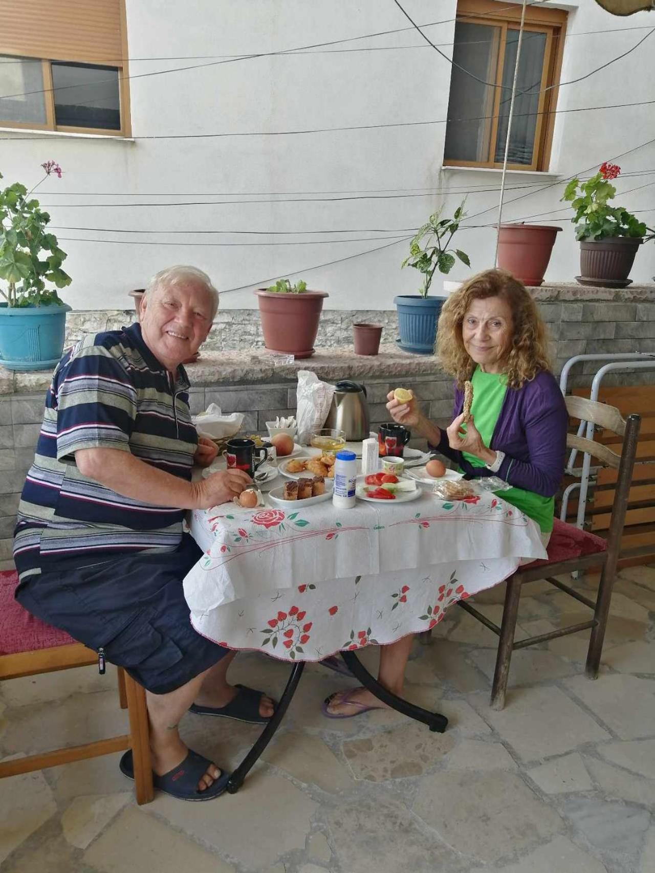 Eniguesthouse Gjirokastra Zewnętrze zdjęcie