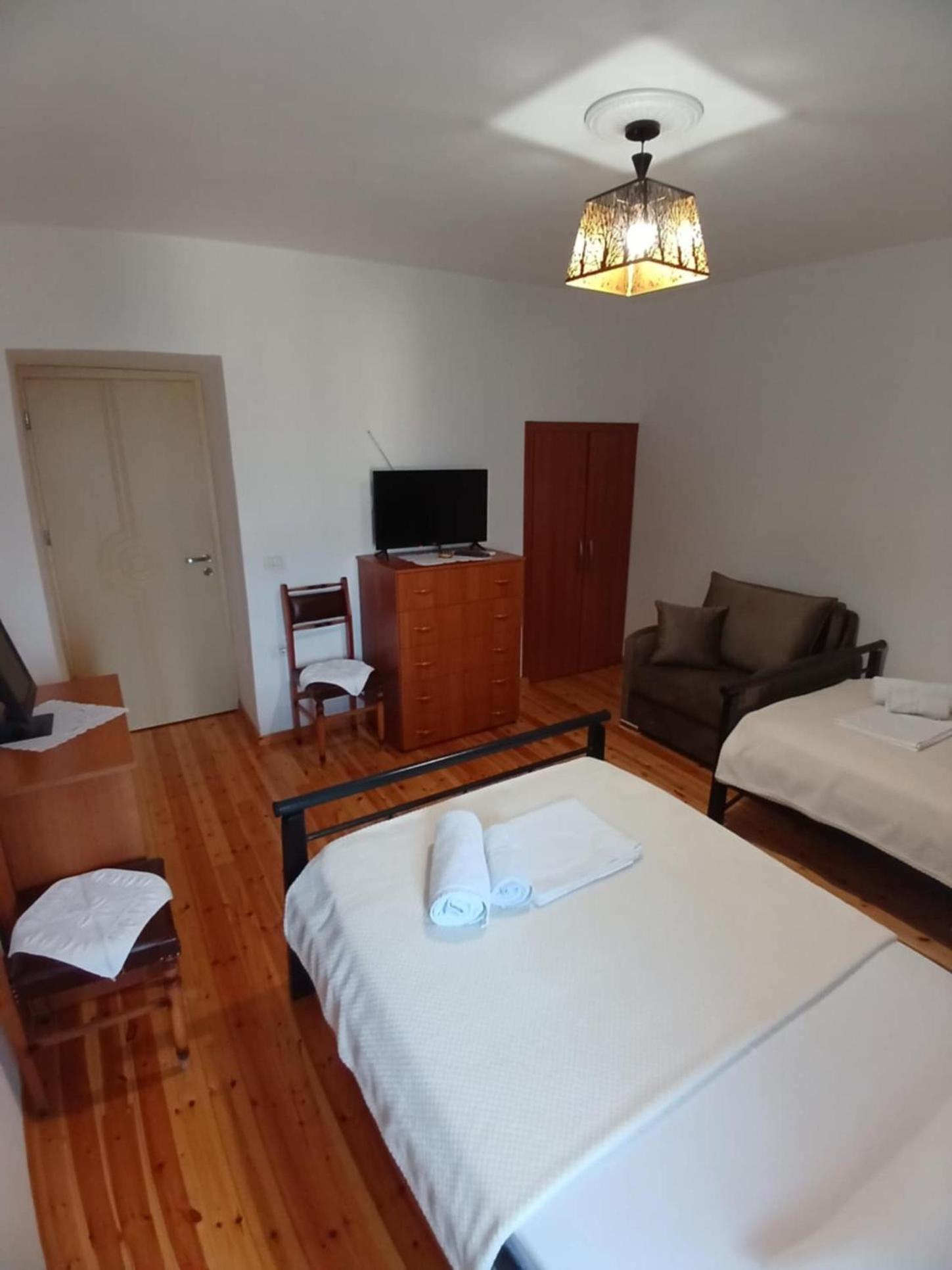 Eniguesthouse Gjirokastra Zewnętrze zdjęcie